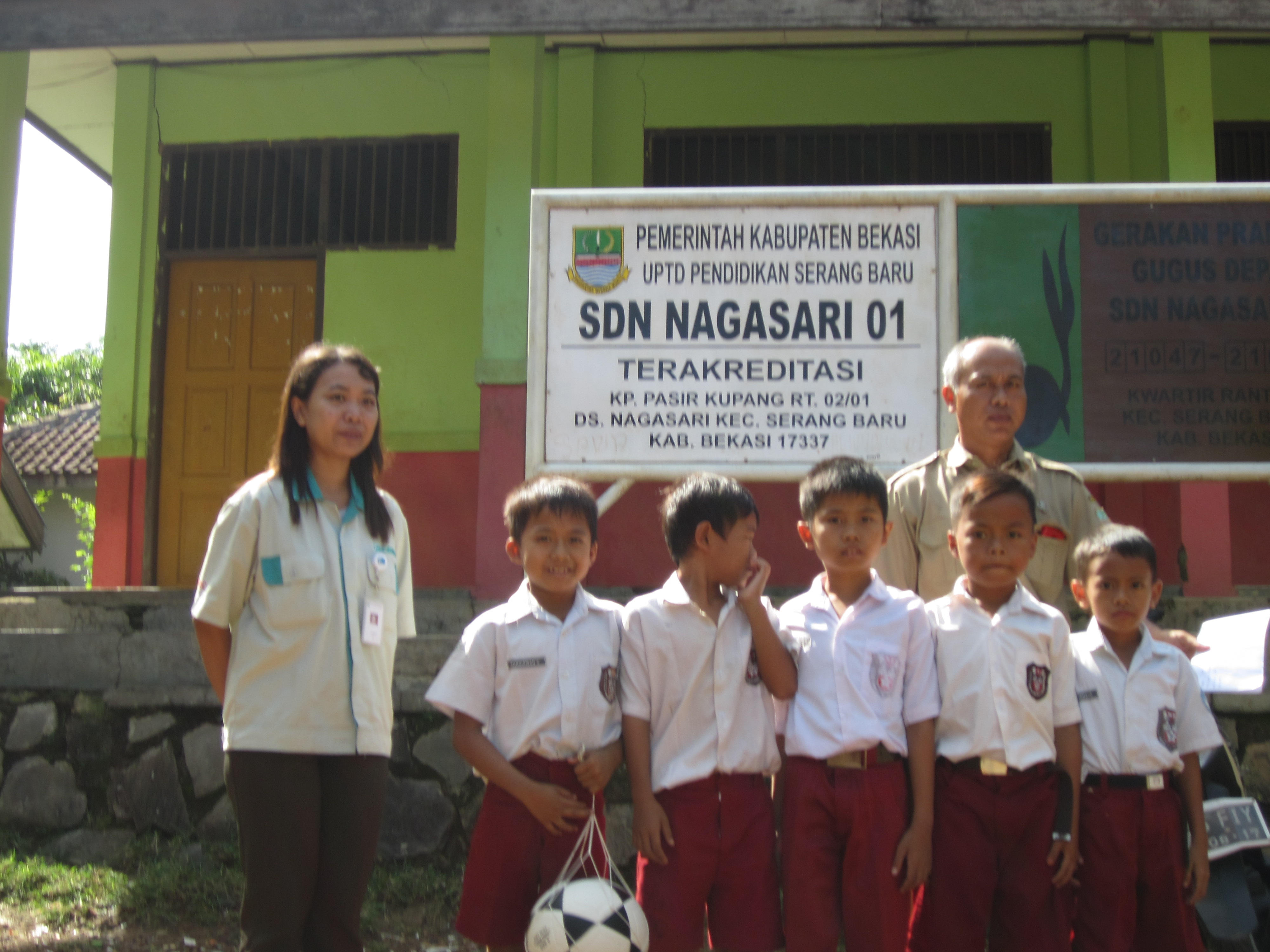 Perlengkapan sekolah dan olah raga